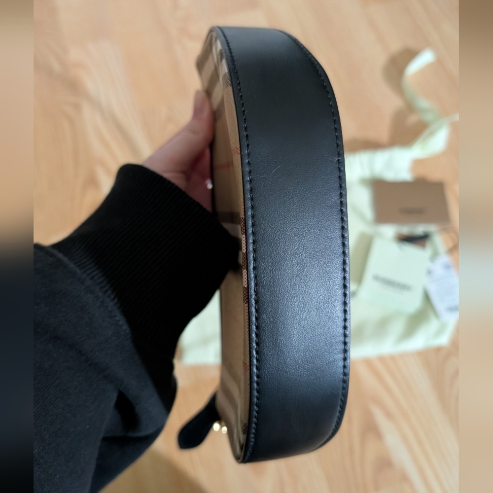 Burberry Vintage Check Calfskin Olympia Pouch - Picture 6 of 12